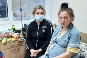 Брянский детский омбудсмен встретилась с беременной матерью, пострадавшей при обстреле райцентра Климово