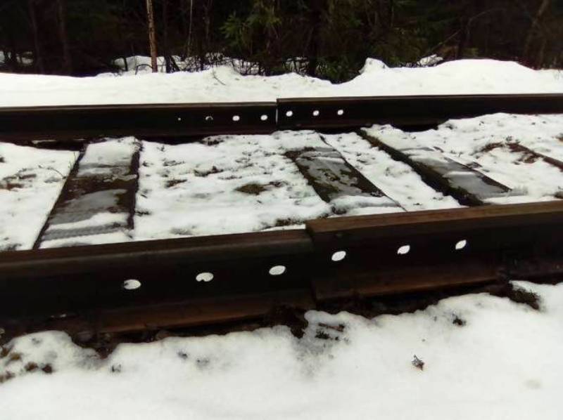 В Брянской области обнаружено повреждение неизвестными железнодорожных путей