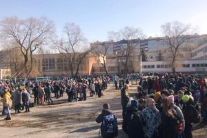 В Брянске массово эвакуировали школы. Занятия на пятницу отменены