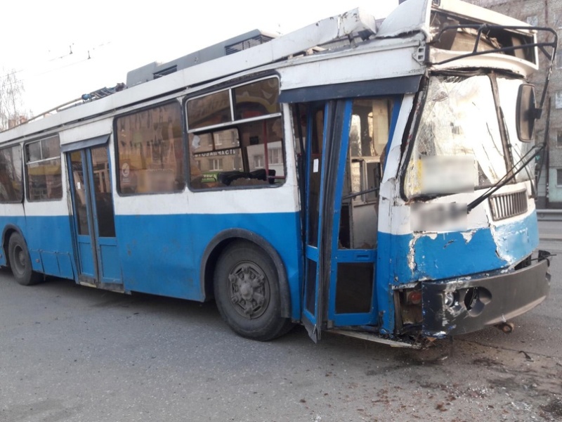 В ДТП с троллейбусом в Брянске травмы получили трое пассажиров