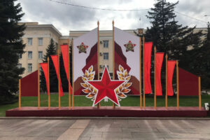 Брянск продолжают украшать ко Дню Победы