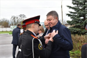 Брянский губернатор с гордостью будет носить георгиевскую ленточку от кадета родом с Украины