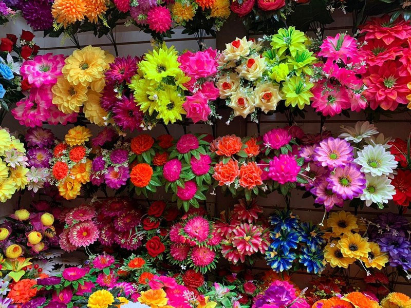 В Брянске к Пасхе и Радонице откроют два десятка площадок по продаже искусственных цветов