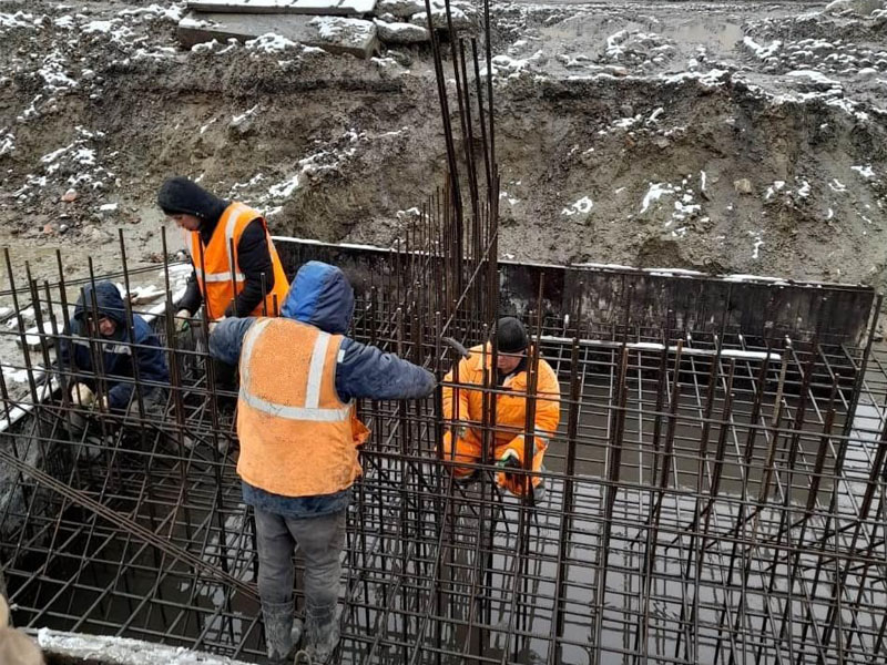 Строительство моста через Десну в Брянске на время «большой воды» не остановилось