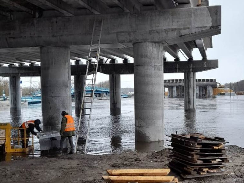 Строительство моста через Десну в Брянске на время «большой воды» не остановилось