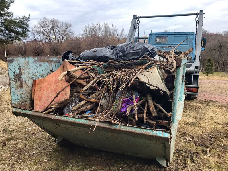 В Брянске на первом в этом году субботнике почти 7 тысяч человек убрали более 1300 кубометров мусора