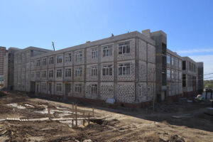 Территорию у новой школы №72 в 4-м микрорайоне Брянска будут «осушать» с помощью ливнёвки