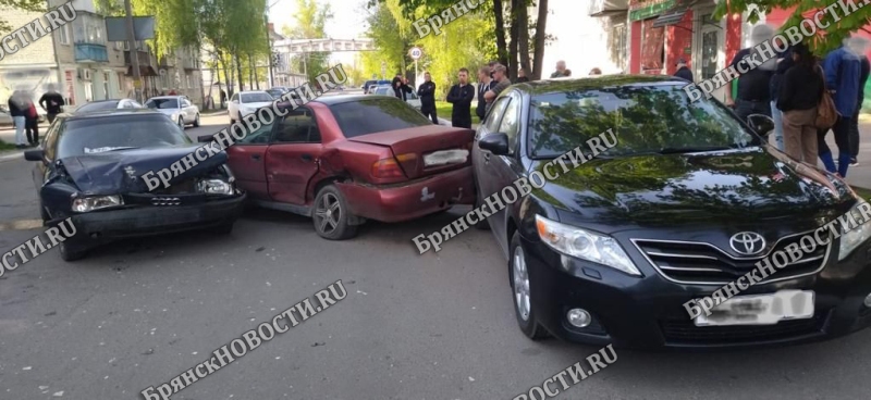 В Новозыбкове один водитель разбил три автомобиля в ДТП