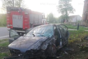 В Климовском районе спасатели «вырезали» из разбитой BMW водителя