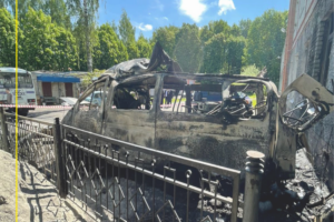 Во взорвавшейся в Брянске автомашине погиб водитель, двое пассажиров в больнице