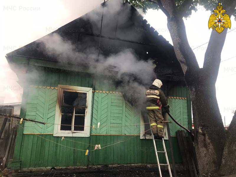 В пожаре на Чичеринке в Брянске пострадал мужчина