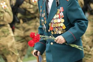 «Единая Россия» и «Волонтёры Победы» проводят акцию по поздравлению фронтовиков с Днём Победы