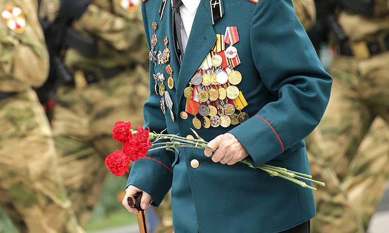 «Единая Россия» и «Волонтёры Победы» проводят акцию по поздравлению фронтовиков с Днём Победы