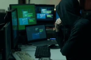 Ночью 9 мая хакеры взломали российские каналы и показали «украинские» сообщения