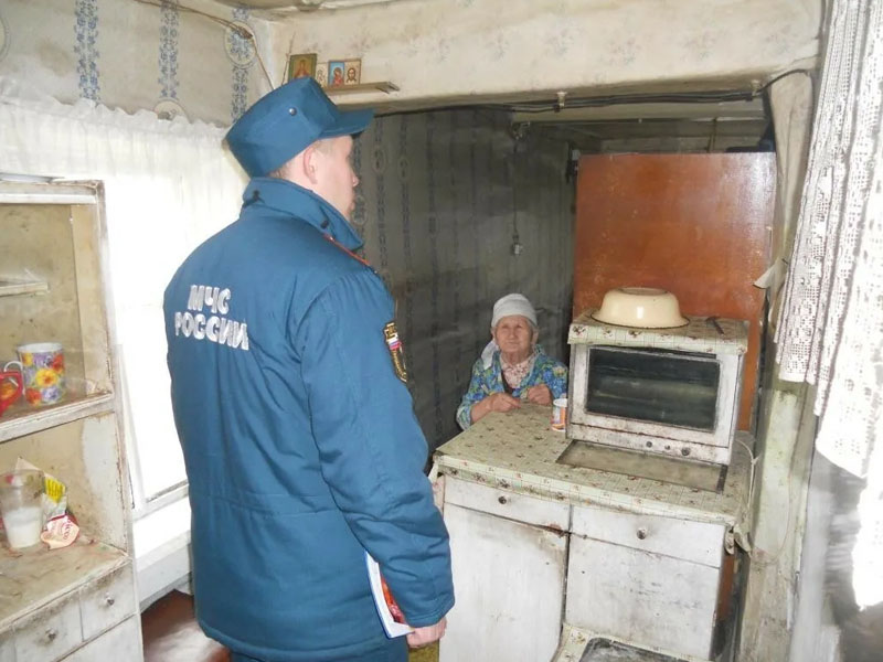 В брянском управлении МЧС предупредили о лже-пожарных, «впаривающих» пенсионерам огнетушители