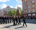 Парад Победы в Брянске в условиях жёлтого уровня: КПП с фейс-контролем и компактный торжественный марш