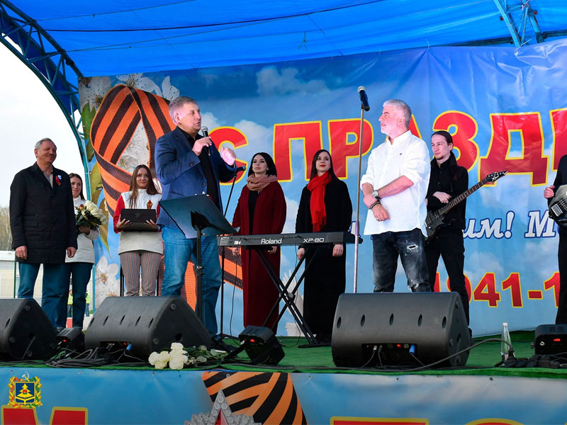 Сосо Павлиашвили вместе с «Ватагой» спел для приграничных районов Брянской области