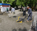 В парке «Юность» в Брянске укладывают широкие тротуары и готовят место под скейтплощадку
