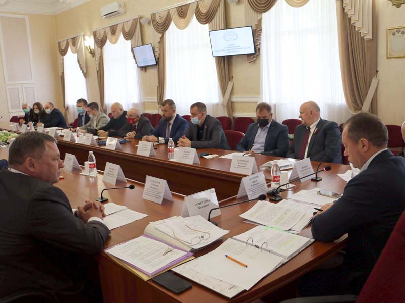 Брянские депутаты обсудили кандидатов в «Заслуженные машиностроители» региона