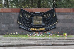 Ко Дню победы в Брянске привели в порядок воинские мемориалы на кладбищах