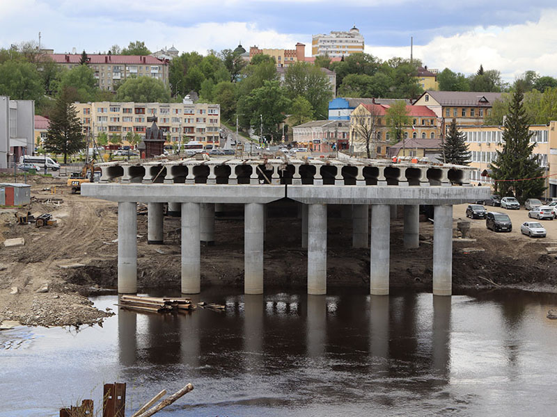 Новый мост через Десну в Брянске готов на 60%, подъезд к нему — на 97% — горадминистрация