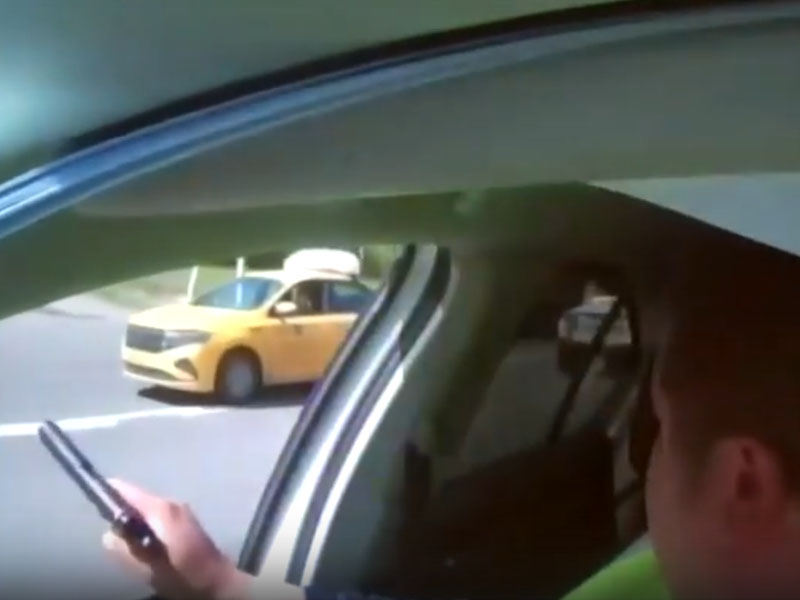 В Брянске «гонявший» с полицией таксист остановился только после выстрелов по колесам