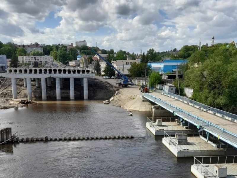 Продолжающийся паводок осложняет строительство моста через Десну в Брянске