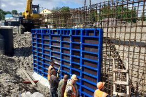 На новом мосту через Десну в Брянске идёт подготовка к бетонированию подпорной стенки