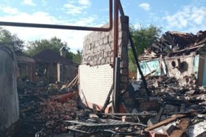 Город Брянка обстрелян ВСУ: повреждены домостроения и хозпостройки, а также газопровод