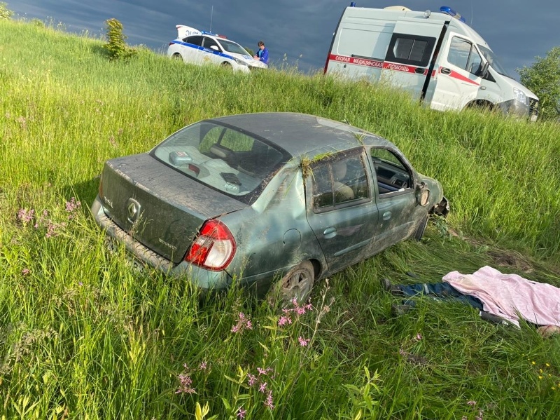 На местной дороге в Унечском районе найдена автомашина с мёртвым водителем