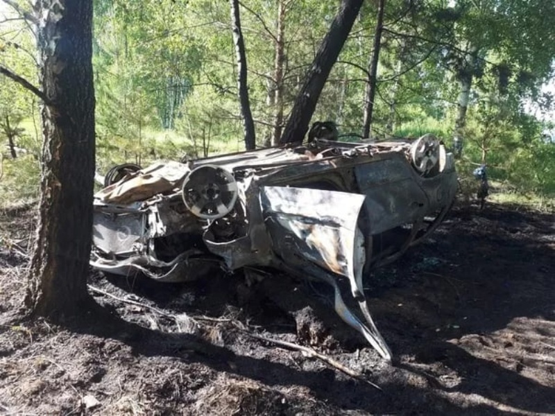 Смертельное ДТП на брянской дороге: автомобиль сгорел, пассажир погиб, водитель в больнице