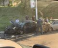 В Брянске на Городищенской горке в лобовом столкновении разбились три легковых авто, возникла пробка в обе стороны