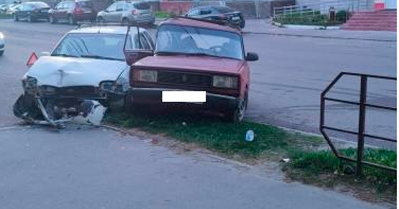 Полиция ищет свидетелей ДТП на переулке Пилотов: «четвёрка» протаранила Ford Escort