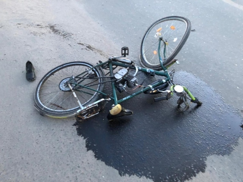 В Жуковке пьяный велосипедист подрезал машину и оказался под колёсами