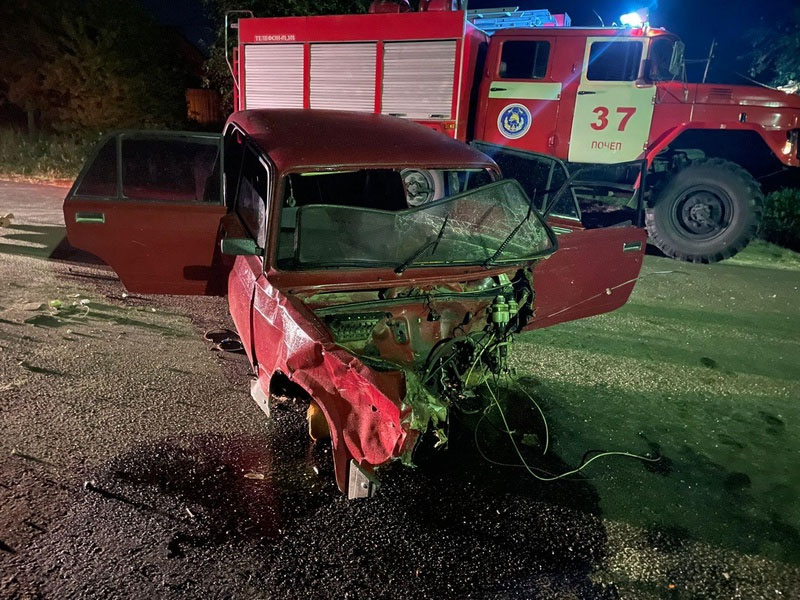 В День молодежи в ночном ДТП в Почепе пострадали 19-летний водитель и 18-летняя пассажирка