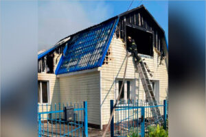 В пригороде Брянска сгорел жилой дом, получила ожоги престарелая женщина