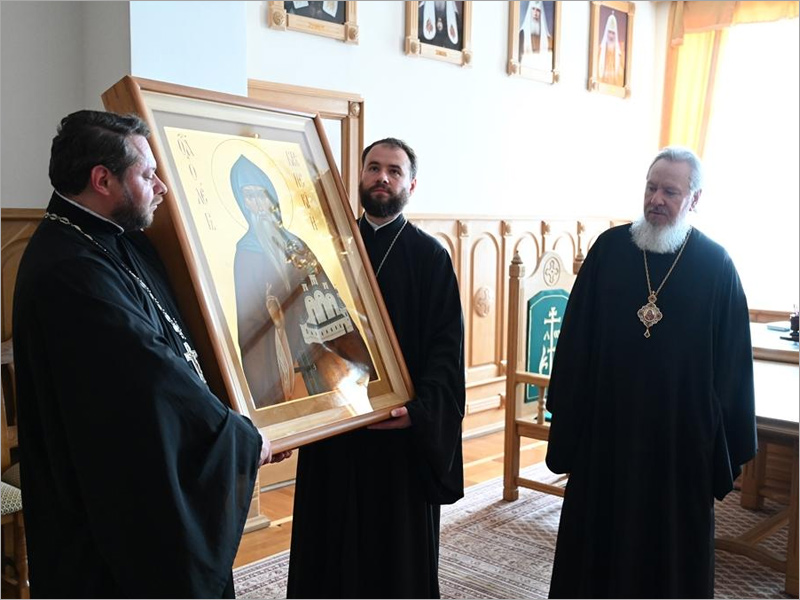 Митрополит Александр передал храму при штабе ЗВО икону святого Олега Брянского