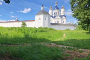 У Свенского монастыря под Брянском убрали все «последствия» незаконного строительства