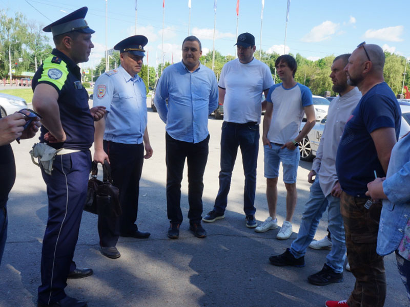 Брянская полиция организовала мини-автопробег — «для трезвых водителей»