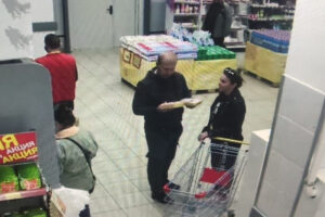Брянская полиция ищет пару, расплатившуюся 5-тысячной фальшивкой в магазине в Клинцах