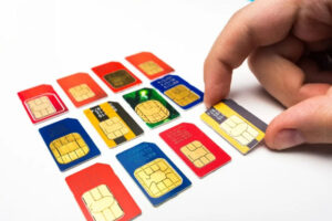 Российские мобильные операторы начали взимать плату за сим-карты