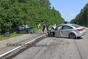 На автотрассе «Украина» в Брянской области столкнулись два легковых авто. Есть пострадавшие