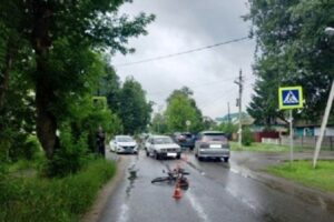 Велосипедистка в Брянске попала в ДТП и получила травмы из-за своей невнимательности