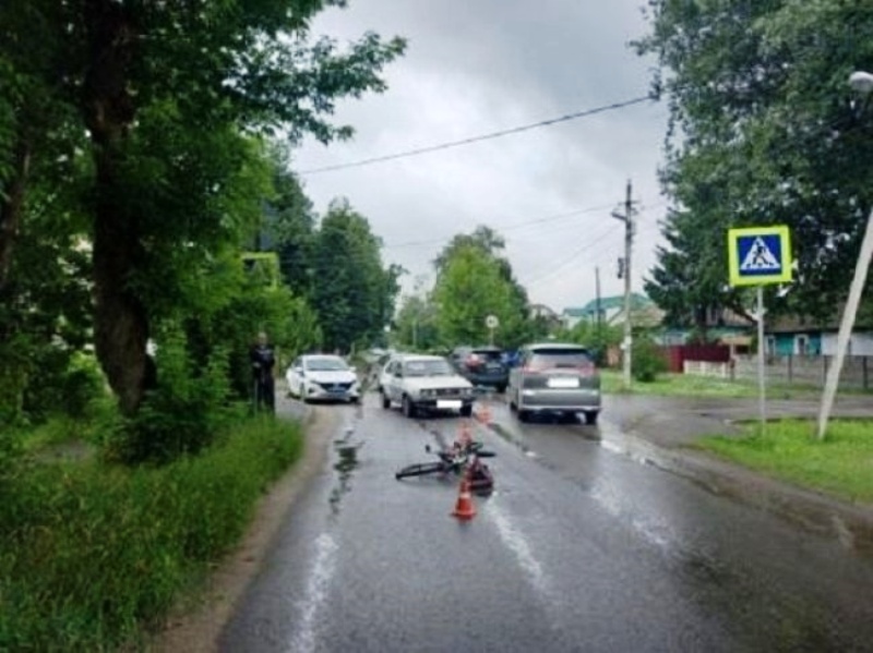 Велосипедистка в Брянске попала в ДТП и получила травмы из-за своей невнимательности