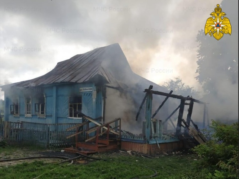 В пригороде Брянска сгорел дом, при пожаре погиб мужчина