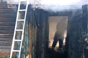 В Клинцах сгорел жилой дом. Жертв нет