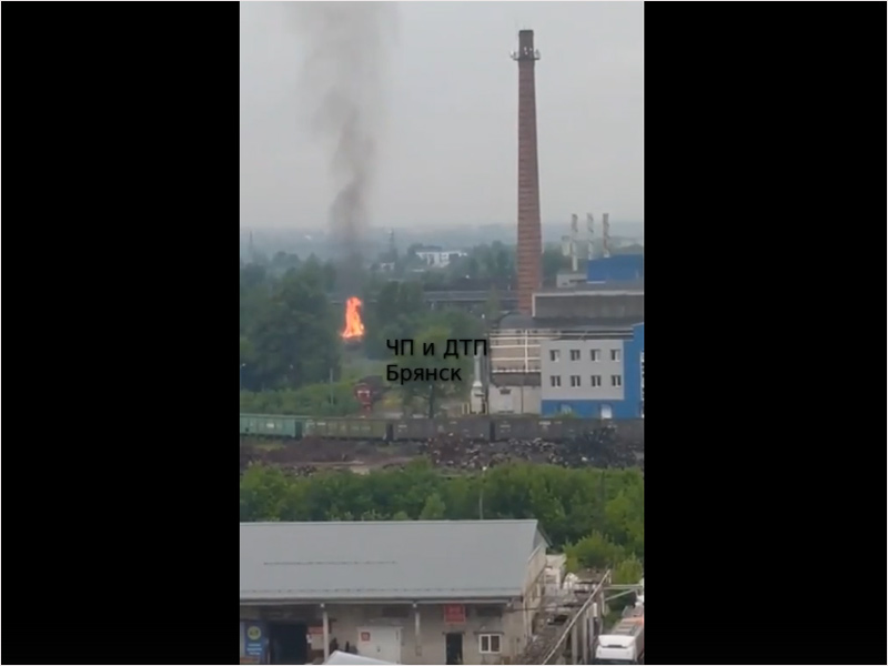 Эффектный пожар на стальзаводе в Брянске объяснили «возгоранием отходов тары»
