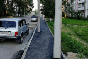 Брянская прокуратура заинтересовалась тротуаром «с препятствиями» на улице Камозина