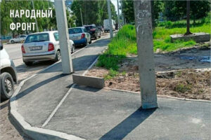 Брянские активисты ОНФ отправили в прокуратуру фото слаломного тротуара по Камозина от «СпектрБрянскСтроя»