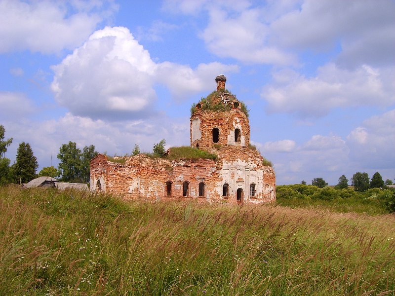 По планам Безобразова: православные волонтёры восстанавливают церковь XVIII века в Княвичах